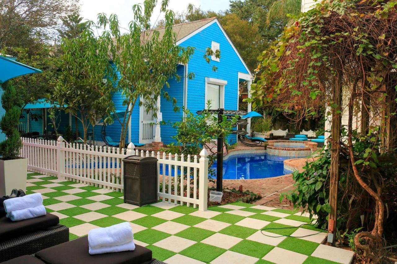 4 Bedroom - Sleeps 8! Location Next To Bourbon Street! Villa *