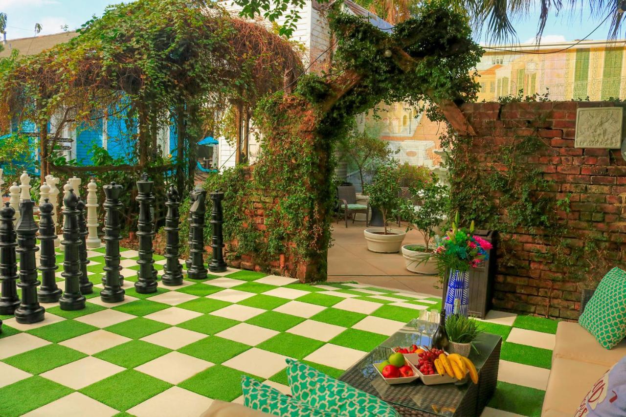 4 Bedroom - Sleeps 8! Location Next To Bourbon Street! *