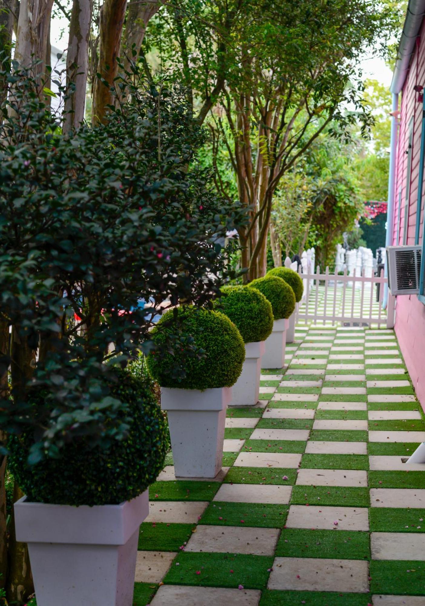 Villa 4 Bedroom - Sleeps 8! Location Next To Bourbon Street! New Orleans