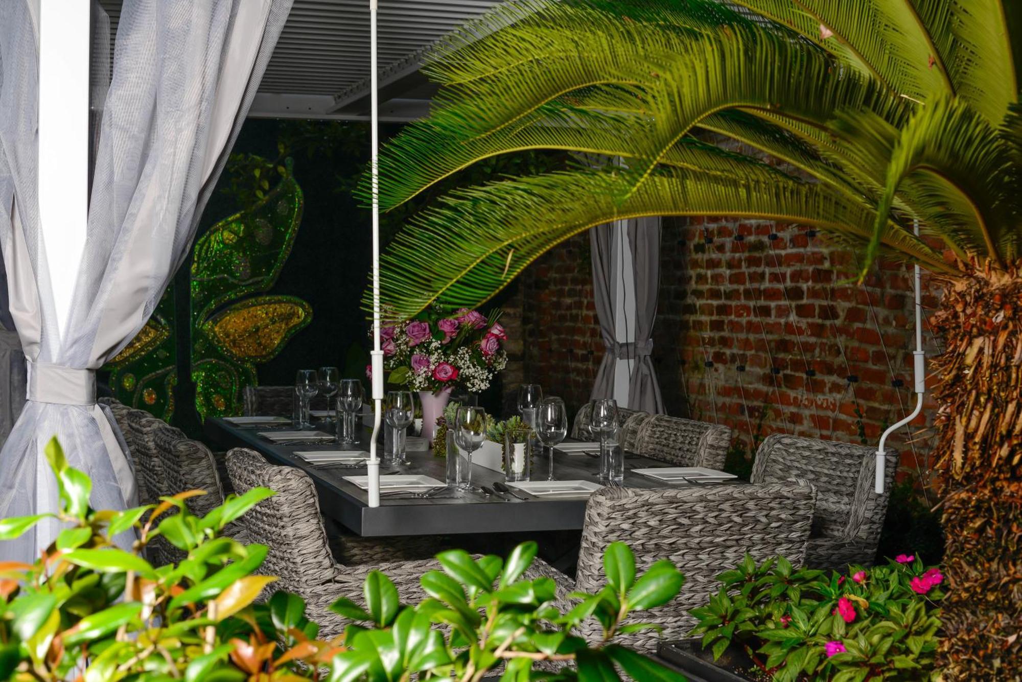 4 Bedroom - Sleeps 8! Location Next To Bourbon Street! Villa