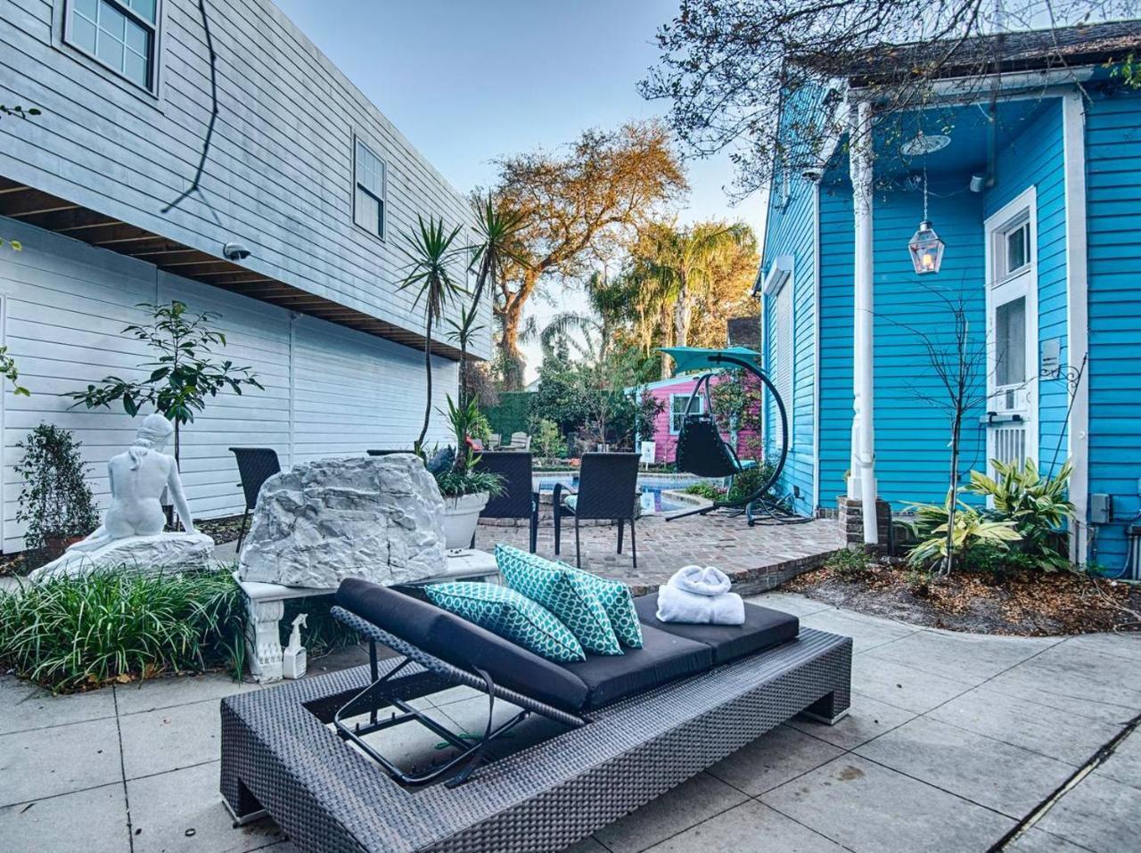 Villa 4 Bedroom - Sleeps 8! Location Next To Bourbon Street! *