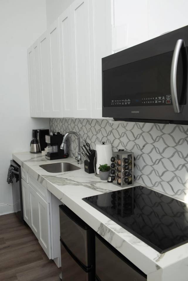 4 Bedroom - Sleeps 8! Location Next To Bourbon Street!