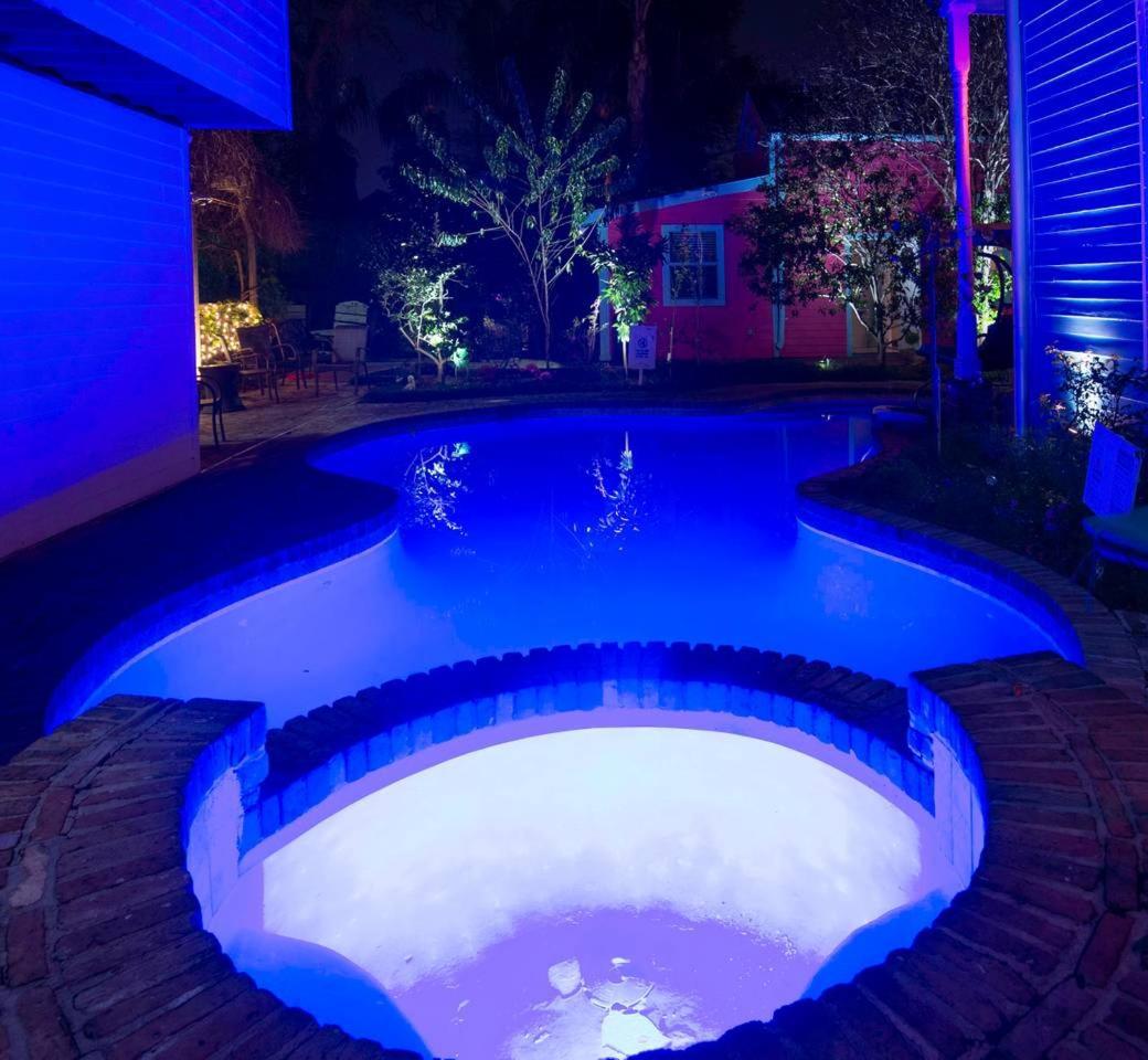 4 Bedroom - Sleeps 8! Location Next To Bourbon Street! * New Orleans