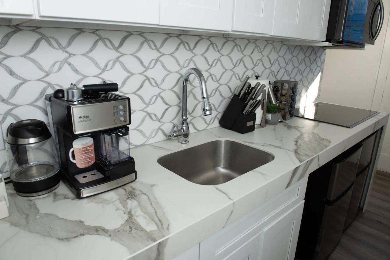 Villa 4 Bedroom - Sleeps 8! Location Next To Bourbon Street!