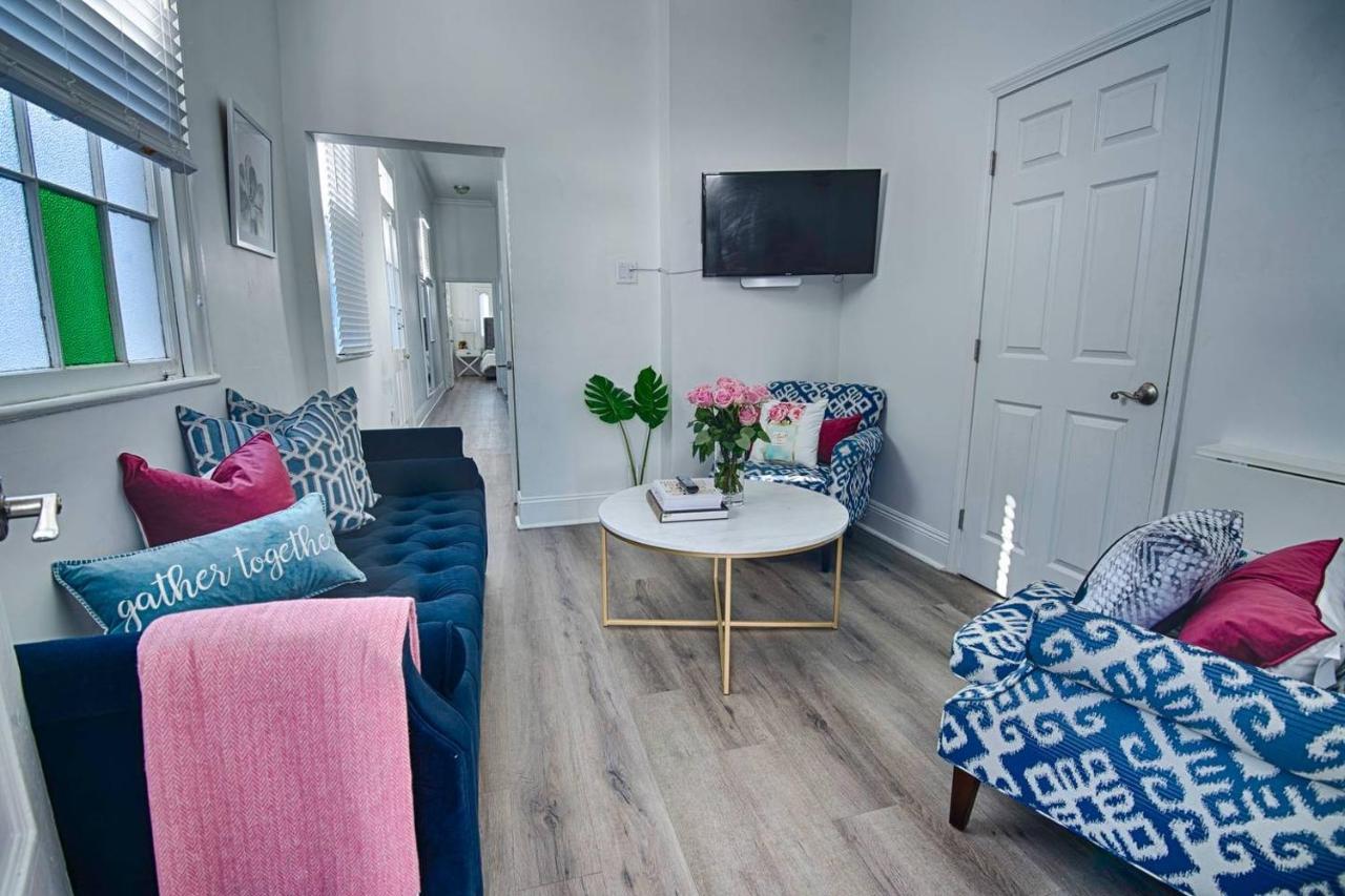 4 Bedroom - Sleeps 8! Location Next To Bourbon Street! *