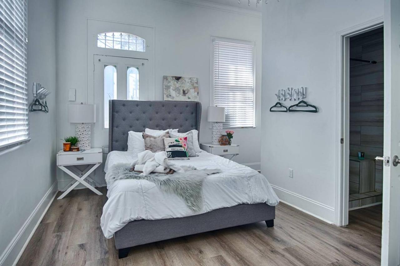 4 Bedroom - Sleeps 8! Location Next To Bourbon Street! Villa New Orleans